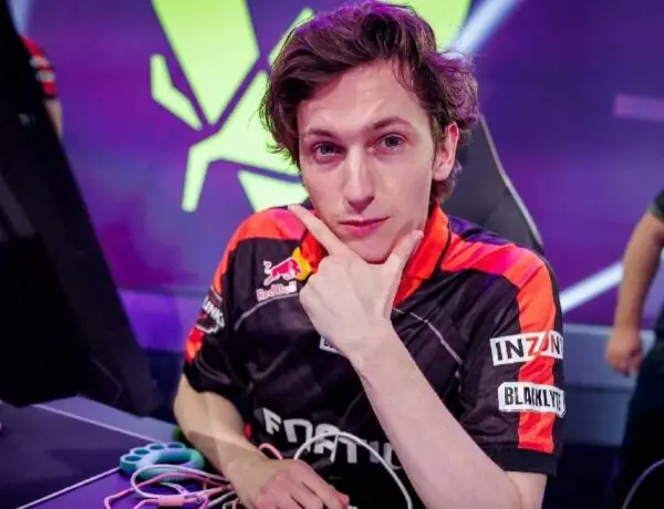 FNATIC's Boaster Celebrates 30th Birthday with Fans and Team