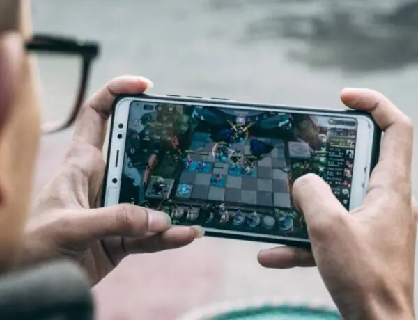 From Casual Gaming to iGaming Thrills: Mobile Gaming in 2025