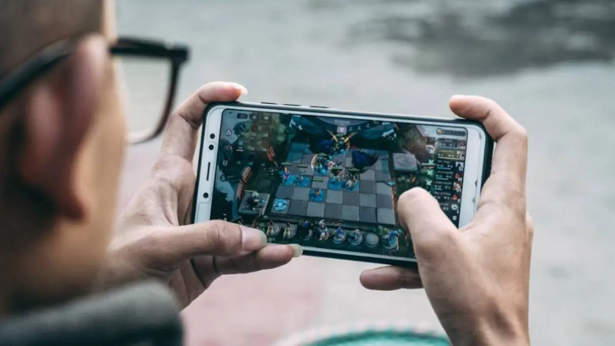 From Casual Gaming to iGaming Thrills: Mobile Gaming in 2025