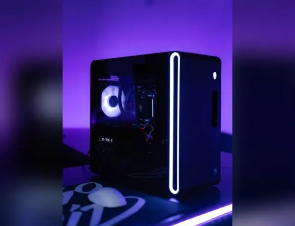 Alienware Asks Gamers to Choose: Aurora Desktop or Laptop?