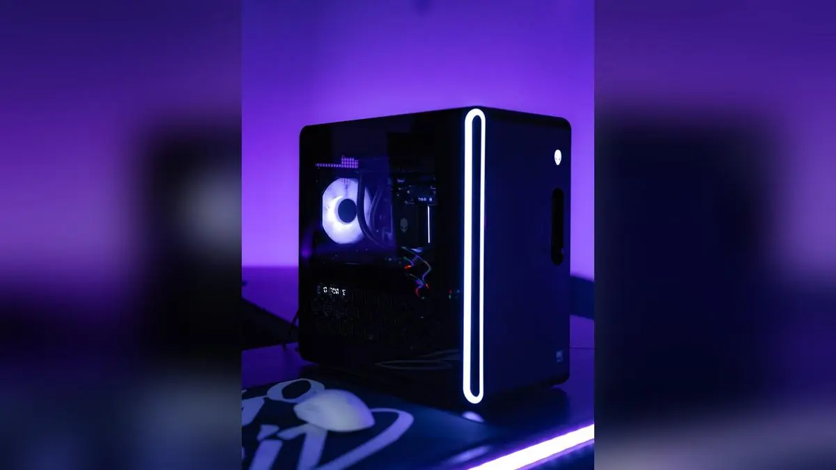 Alienware Asks Gamers to Choose: Aurora Desktop or Laptop?