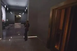 Hitman VR Player Uses Genius Shoulder Tap Trick to Sneak Past Guard