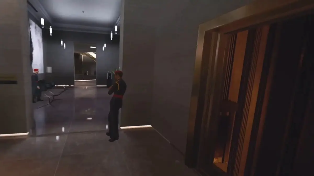 Hitman VR Player Uses Genius Shoulder Tap Trick to Sneak Past Guard
