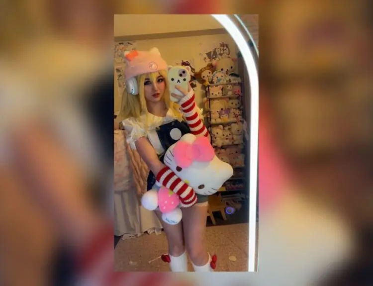 Overwatch Fan Blends Juno with Sanrio in Adorable Crossover Cosplay