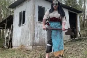 Dead by Daylight Fan Creates Amazing $40 Huntress Cosplay for Comic-Con