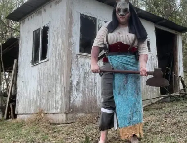 Dead by Daylight Fan Creates Amazing $40 Huntress Cosplay for Comic-Con