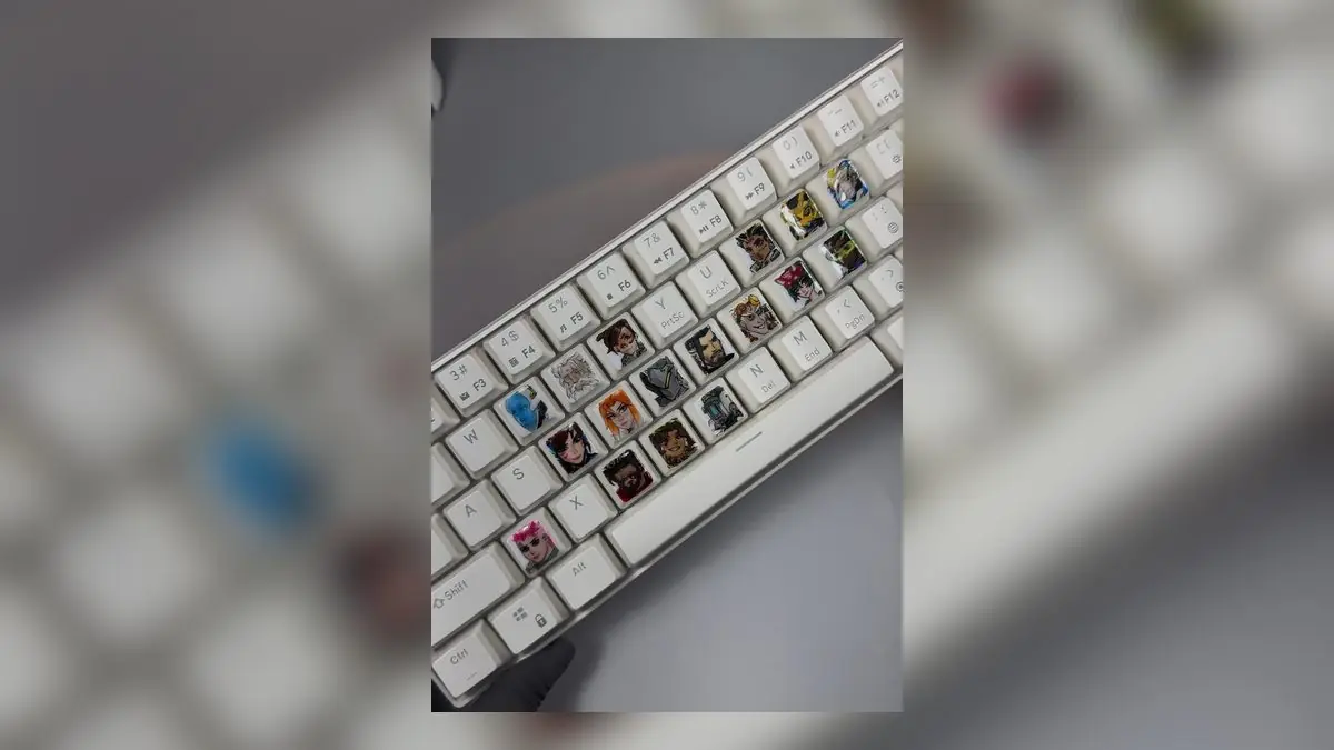 Overwatch Fan Creates Custom Keyboard and Asks Community to Choose the W Key Character